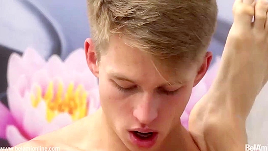 Bareback Starlight Fever: Nils Tatum and Niko Vangelis Sizzle with Raw, Passionate Love