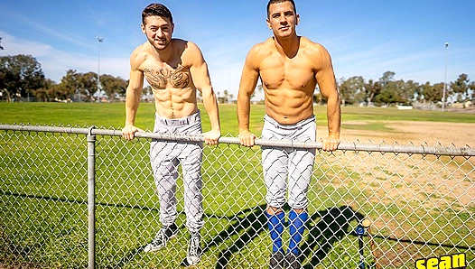 Sweaty Muscles, Thirsty Holes: Lane Lachlans Steamy Gym Session Surprise – GayXXX