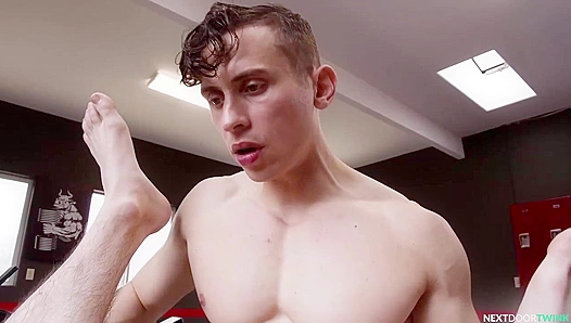 Dante Averys All-In Workout: Chiseled Next Door Hunk Gets Down and Dirty with Steamy Gay