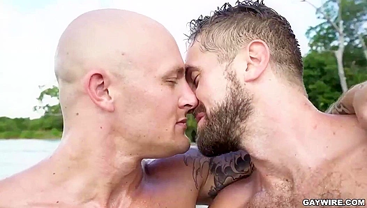 Wesley Woods Devours Trevor Lasters Musky Meat at Beachside Rendezvous Before Pounding