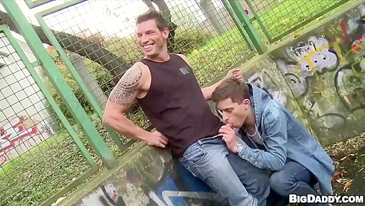 Sweaty Athletes Engage in Intense Outdoor Raw Sex Sessions - GayBarebacks 18+