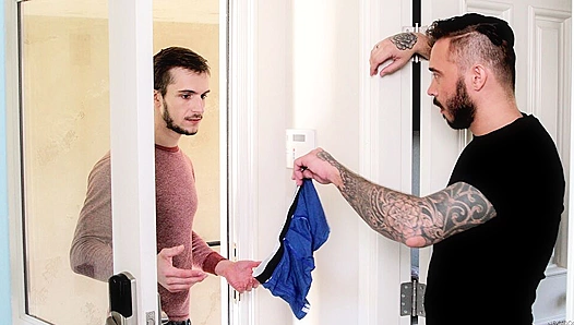 Dontes Hung Throbbing Monster Splits Chris Open for Raw Neighbourly Anal Thrill