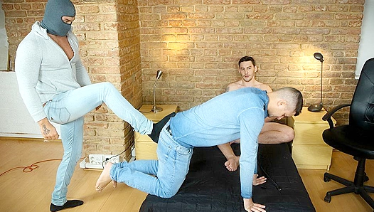 James Huck Squeals as Rudy Valentino Fills Him Deep with Throbbing Bareback Cock – Raw
