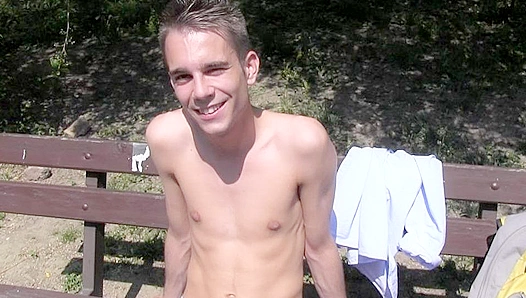 Rugged Stud Serves Up Hung Thighs for Throbbing Outdoor Fuck – XXX Gay Thrills