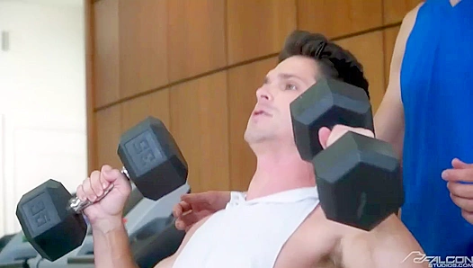 Muscle Mates Go Head-to-Head: Raw, Sweaty Blowjobs in the Gym – TinyGays 18+
