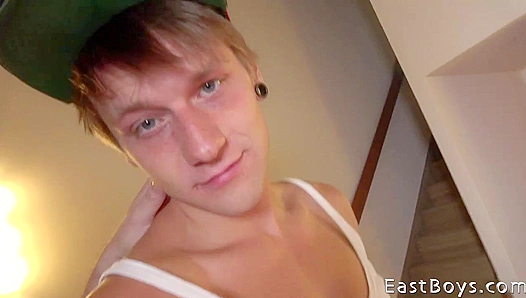 Oiling Up for a Deep Throat Session: Rick Palmer Slobbers Over Huge Loads – EastBoys 18+