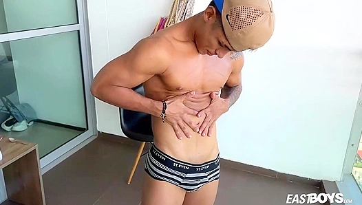 Cris Vegas Sweet Reward: Licking Up Every Drop of Silky Spunk from His Hunky Prize