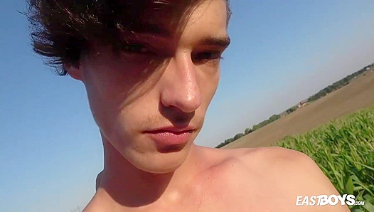 Johnny Walsh Bares His Chiseled Physique for Outdoor Fun – EastBoys 18+
