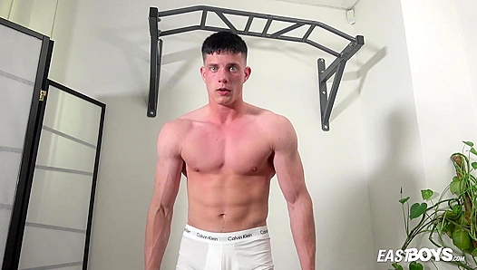Bruce Pauls Scorching Solo: Ripped Muscles Glisten Under the Steam – Eastboys