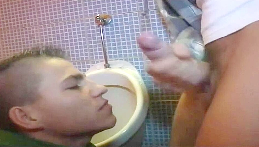 Marcos Hungry Blowjobs: Steamy Public Stall Sucks with Robin Few - GayXXX