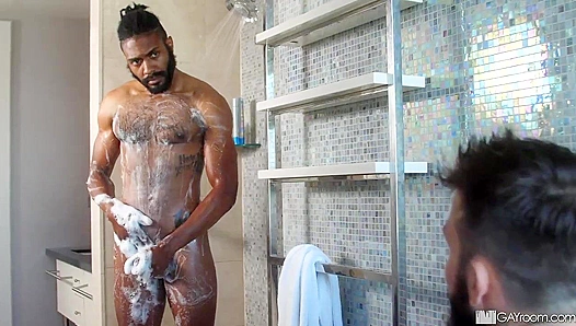 Steamy Shower Showdown: Muscle Hunk Buck Battles Hung Stud Hunters Brawny Beef in