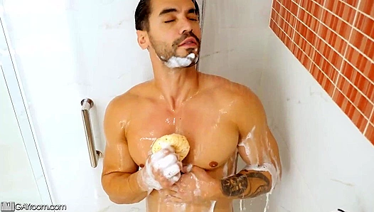 Steamy Showdown: Arad WinWin Ravishes Cosplaying Alex Ray in Shower Thralldom – Hot Gay
