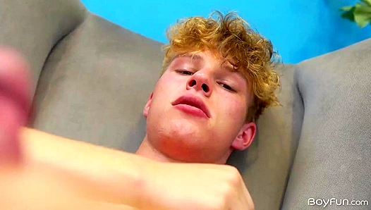 Curl-haired Cutie Lecio Mar Unleashes Steamy Spunk in Solo Showdown – BoyFun