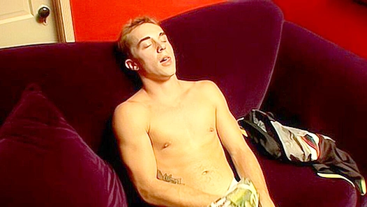 Coopers Hottest Tease Yet: Flashing His Chiseled Body Before Jerking Off – UndieTwinks