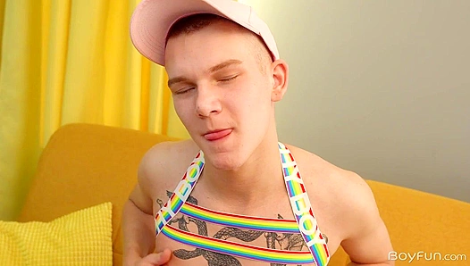 Tommys Steamy Solo Escapade: Finger-Fucking His Hungry Hole – SoHot