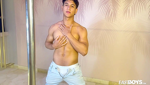 Chris Rushs Insatiable Hunger: Devouring Cock with Relentless Deep Thrusts and Cum