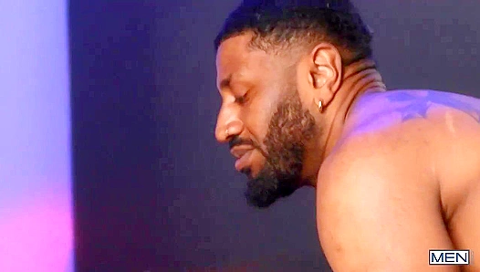 Braxton Cruz Loses Control Devouring Enzos Huge Veiny Dark Dick in Steamy Threeway