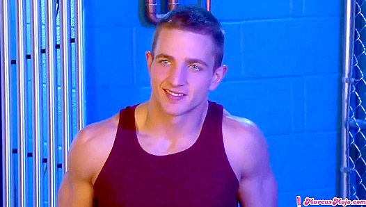 Marcuss Powerful Flex: A Behind-the-Scenes Peek at His Rock-Hard Muscles – GayHunks 18+