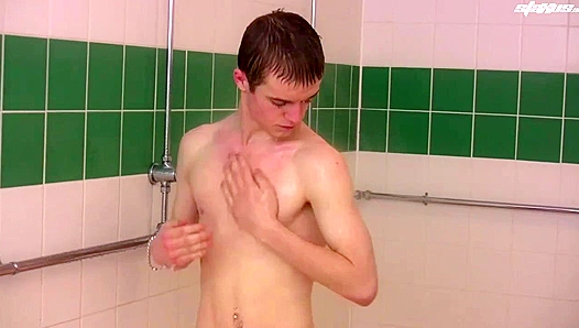 Steamy Skin Ignites Passion: Ash Kadens Sizzles in Sultry Hot Tub Scene – GayXXX