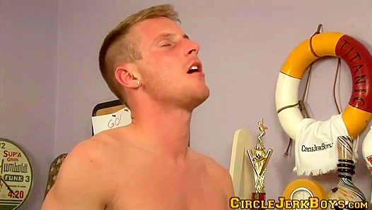 Ridge Michaels Protects Up for Steamy Anal Throttle on CircleJerkBoys