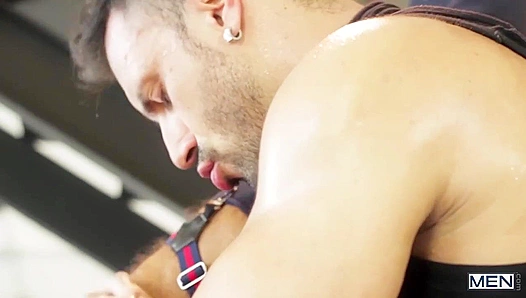 Latino Flex Faces Off Against Muscle Stud Denis Vega in Sizzling Match-Up – GodsOfMen
