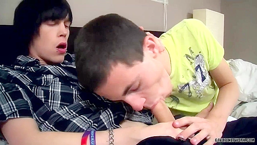 Steamy Massage Bliss: TylerBolts Hands-On with ConnerBradley at the Gay Spa – TinyTears