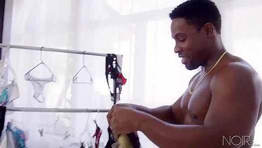 DeAngelo Powers Nick Fitts Jiggle-Filled Hole with Intense, Deep Penetration