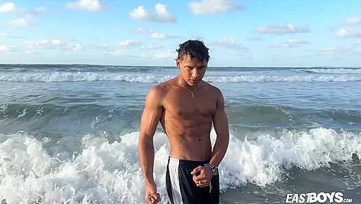 Damonds Muscular Heat Ignites Unbridled Lust on EastBoys 18+