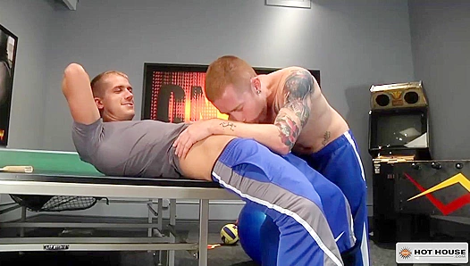 Sultry Poolside Rendezvous: Gavin, Brandon Engulfed in Scorching Mnage Trois – 18+