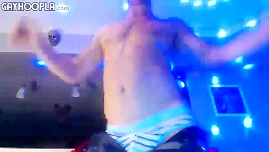 Steamy Solo Showdown: Hunky Brad Valentine Unleashes His Aroused Appetite On-Cam – 18+