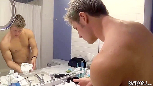 Brandon Parkers Explosive Orgasm Unleashes a Torrent of Hot Cum - GayFever
