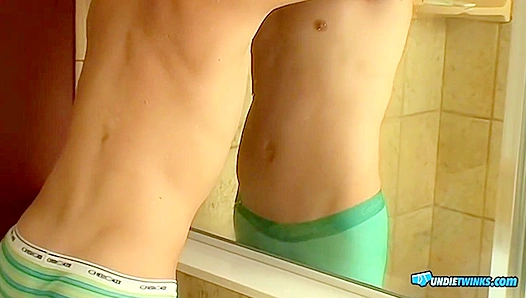 Jeremiahs Sizzling Skin-Tight Tease: Flexing Muscles in Briefs – GayPrideTube 18+