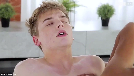 Daniel Dominates Gabriel Jakob in Sizzling Three-Way Thrill - GayXXX