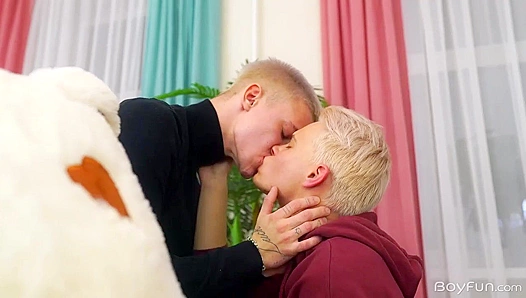 Steamy All-In Bareback Fuckfest with Star-Lit Twink Daniel and Max