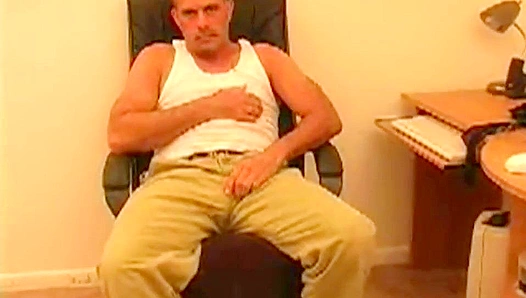Muscled Daddy Cliff Feeds Hungry Boys His Juicy Beef – Mature Gay Cravings