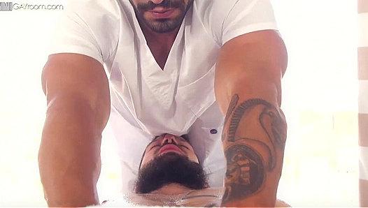Arad Winwin Takes Buck Richards Rough After Scorching Massage – WildGayFun