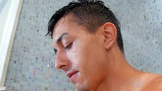Steamy Shower Secrets: Tylers Forbidden Hookup with Trent Unleashed – 18+