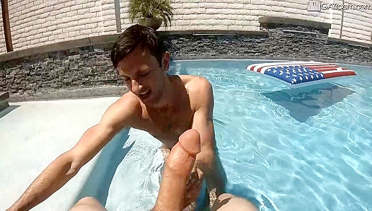 Steamy American Hookup: Darren Izzy Dangers Raw, Passionate Connection – POV 18+