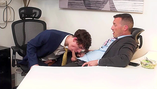 Steamy Office Encounter: Cristiano Kages Sucks Off Sexy Colleague - JerkBuddies 18+