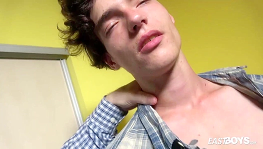 Johnnys Pleasure: Handsome Boy Moans Loudly as He Takes a Steamy Deep-Throat Facial –