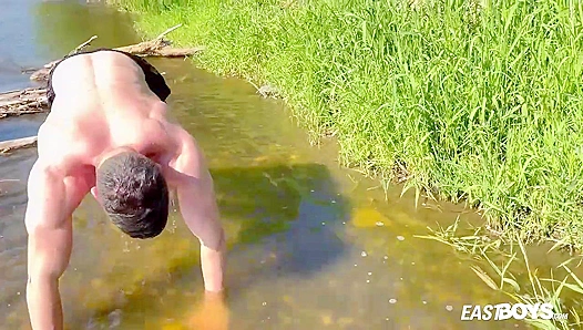 Bruce Pauls Ripped Body Sparks Scorching Lust with Eastboys Hunky Stud – 18+ Gay XXX