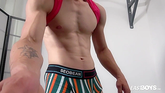 Ripped Beast Exerts Dominance: Daniel Donovans Powerful Physique On Display - EastBoys 18+