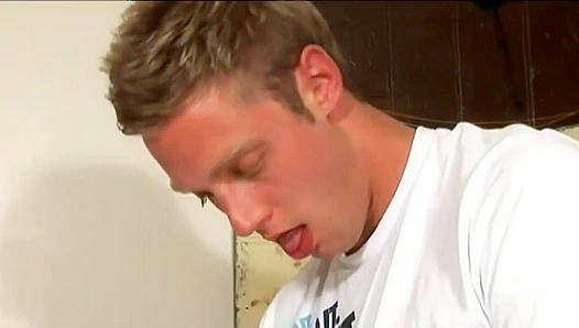 Damiens Feverish Foot Worship Turns into a Bangfest with Josh – GayXXX