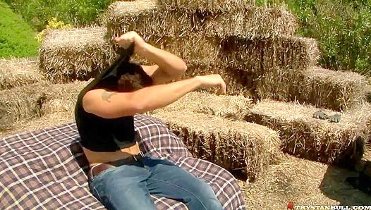 Trystans Throbbing Bull: A Steamy Cowboy Cock Takes Center Stage - Raw Gay Porn