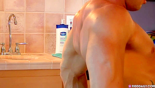 Shredded Hotties Collide: Rod Daily Joey Baltimores Steamy Bareback Ride – Raw