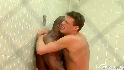 Diesel Washington Dominates Ryan Raz in a Sweaty, Muscular Power Exchange - 18+