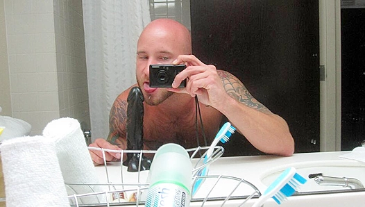 Drake Jaden Claims His Tight Hole, Pounding Deep With a Powerful Double-Ended Toy for Raw