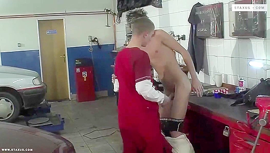 Nicky Kulio and Thomas DeLongs Steamy Garage Threesome: Raw, Hung Power in Overdrive –