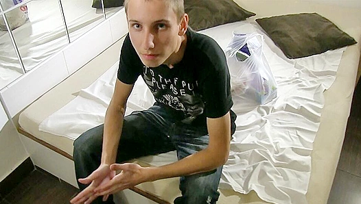 Steamy Shower Thrill: Czech Cutie Takes Thick Cock Deep in Tight Quarters – XXXGay
