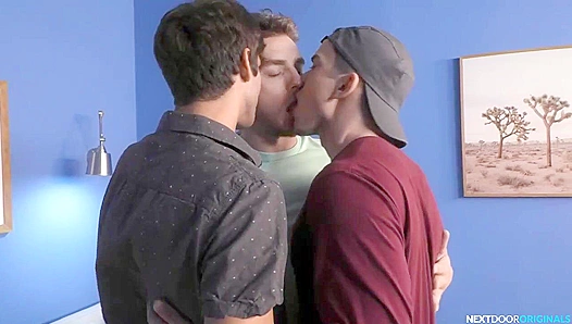 Carter, Elliot Dakota Ignite in Sizzling Threesome Thrills – GayPornHub 18+